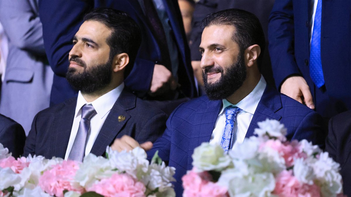 The 𝗨𝗦 𝗧𝗿𝗲𝗮𝘀𝘂𝗿𝘆 𝗗𝗲𝗽𝗮𝗿𝘁𝗺𝗲𝗻𝘁 has 𝗿𝗲𝗺𝗼𝘃𝗲𝗱 Syrian President Ahmad al-Sharaa and Interior Minister Anas Khattab from the 𝘀𝗽𝗲𝗰𝗶𝗮𝗹𝗹𝘆 𝗱𝗲𝘀𝗶𝗴𝗻𝗮𝘁𝗲𝗱 𝘁𝗲𝗿𝗿𝗼𝗿𝗶𝘀𝘁 𝗹𝗶𝘀𝘁. This follows the UN and UK lifting sanctions on them, with the EU