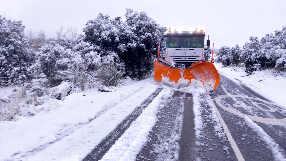 🌨❄| Preparada en provincia de Segovia dotación de 30 personas y 9 quitanieves para campaña invernal en carreteras
tribunasegovia.com/noticias/42350…
#acciónterritorialdipsegovia #dipsegovia #carreterasdipsegovia #vialidadinvernaldipsegovia