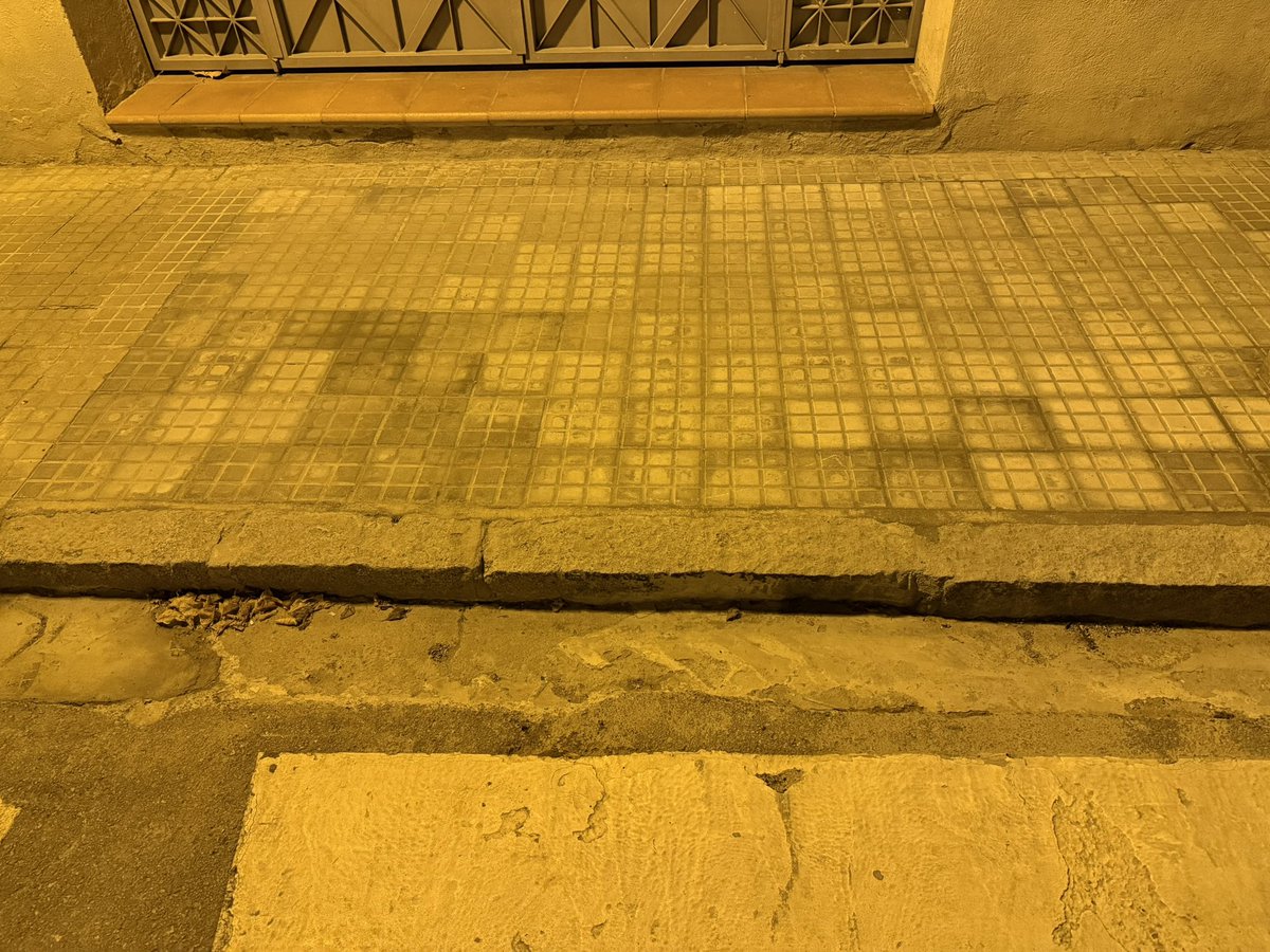 <a href="/molletopina/">Molletopina</a> <a href="/aramolleterc/">Ara Mollet ERC #SomAlternativa</a> Bona tarda! 

Després de 8 mesos us comunico que s’ha realitzar la petició d’arranjament de la vorera a c/ Gallecs, 36. Desconeixem quan perquè no hem tingut comunicació per part del regidor responsable. 
Moltes gràcies i seguim!