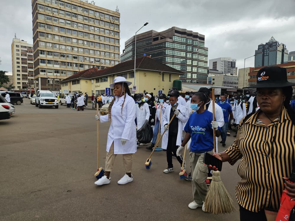 #WeCareForTheEnvironment
The Harare Clean Up campaign was today held under the theme:" Fighting Flash Floods.
ZCDC team joined hands with various stakeholders to clean in Chimanimani, Chiadzwa and Harare CBD.
