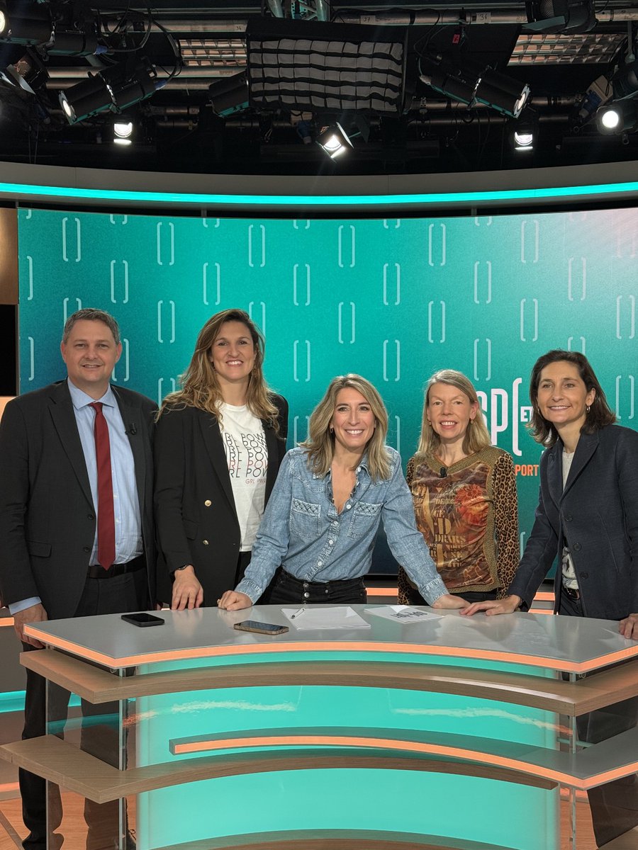 [#Presse]
📺 Ce samedi à 17h, retrouvez la présidente du CNOSF, <a href="/AOC1978/">Amélie Oudéa-Castéra</a>, sur <a href="/publicsenat/">Public Sénat</a> dans l’émission « Sport, etc. » pour la première de la saison.
L'occasion pour Amélie Oudéa-Castéra de faire un tour d'horizon de l'actualité et des actions menées par le CNOSF.