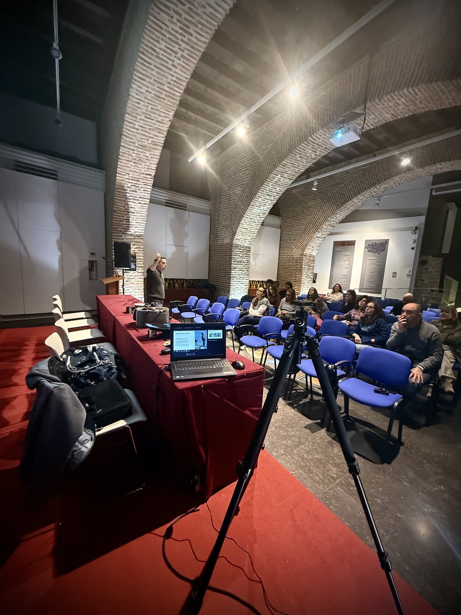 Comenzamos el XXXI curso de Iniciación a la fotografía. Uno de nuestros clásicos para despertar el interés por este arte. Gracias por la asistencia.