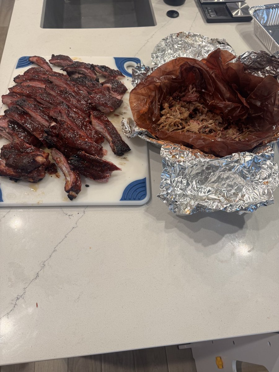 UNDEFEATED_BRO's tweet image. Some chill at 420 but I chill at 250 because I make the rules.
Smoke meats everyday #undefeated