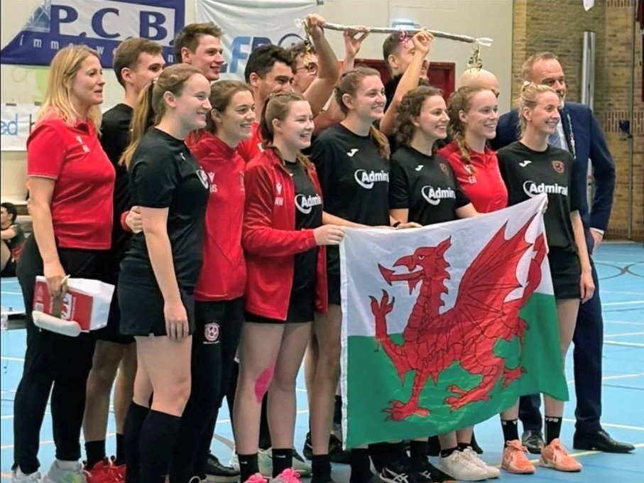 Massive congrats to Emma who played for @welshkorfball at last weekend's Stadskanaal Tournament! Well done ❤️💚
#korfball #korfballeague #exeter #exetercitykorfball #exetersport #TeamSport #mixedgendersport #sportforall <a href="/swsportsnews/">South West Sports News</a>