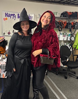 LifeatTCA's tweet image. The Cleaning Authority - Norwell got into the Halloween spirit this week with a festive Pumpkin Decorating Contest for all! 🎃
Because at TCA, not even dirt lurking in the shadows or spooky smudges can scare away the fun!
#LifeAtTCA #Halloween #PumpkinCarving