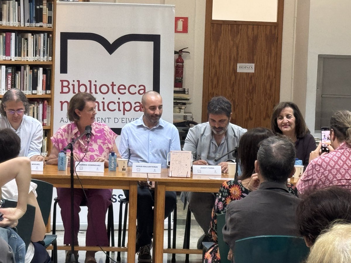 Avui divendres 7 de novembre, aniversari del poeta Toni Roca i de l’escriptor i Premi Nobel Albert Camús, feim 37 anys. Vàrem obrir les portes al
Carrer de Castella 19 i fa 30 anys ens vàrem traslladar a Can Ventosa. Gràcies a sòcies i socis!  Que ens pogueu acompanyar sempre!🎂