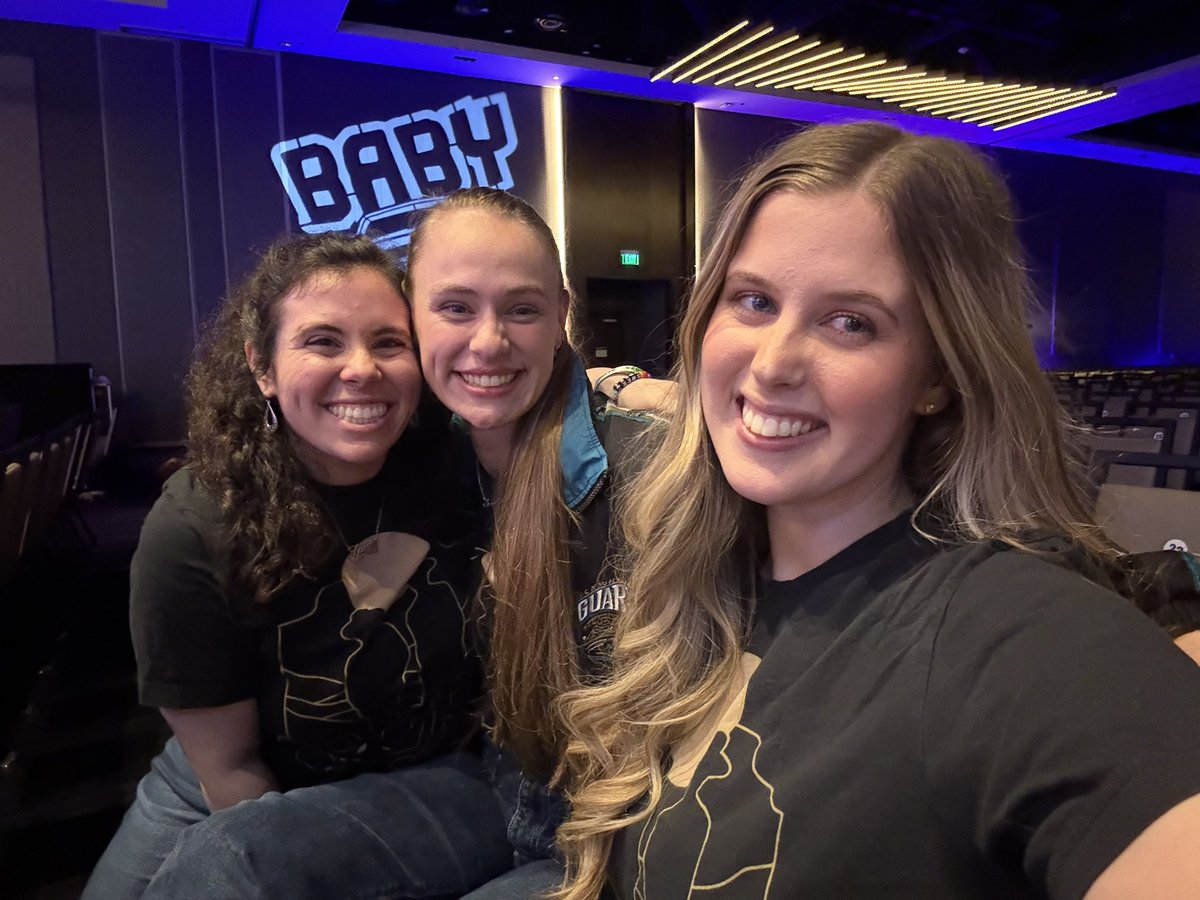 sarah 🩵 phxff tweet media