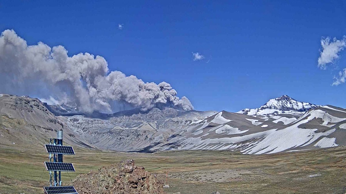 jofregabriel1's tweet photo. Feula!!
Justo que @martinvars construye su bunker para resistir la guerra nuclear y el cambio climático (que su amigo @JMilei niega) se le ocurre al Pillan Winkul Volcan Peteroa empezar a convocar visitas ancestrales.
Será otro Mapuche para la lista de Terroristas incendiarios?? https://t.co/6MkFypTp1l