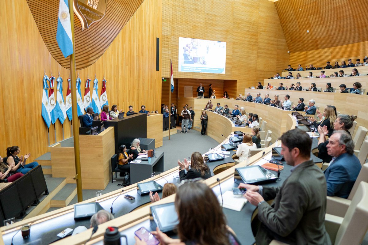 intgovforum's tweet image. The #LACIGF2025 Parliamentary Track took place on 4 Nov in Córdoba 🇦🇷, bringing together 15+ legislators from across Latin America &amp;amp; a 🇪🇺 MEP to discuss #AI, #DataGovernance &amp;amp; #Cybersecurity for an inclusive digital future.

Summary soon available here: bit.ly/4qEMdzo