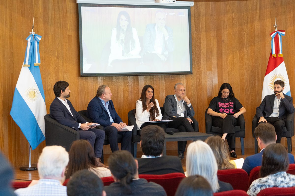 intgovforum's tweet image. The #LACIGF2025 Parliamentary Track took place on 4 Nov in Córdoba 🇦🇷, bringing together 15+ legislators from across Latin America &amp;amp; a 🇪🇺 MEP to discuss #AI, #DataGovernance &amp;amp; #Cybersecurity for an inclusive digital future.

Summary soon available here: bit.ly/4qEMdzo