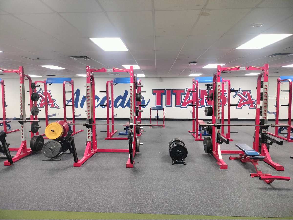 Coach_Pasquel's tweet photo. #titanfootball weight room looks great. Thanks to the Football Boosters for all the hard work and dedication to the program! https://t.co/VPkZUH0mWC
