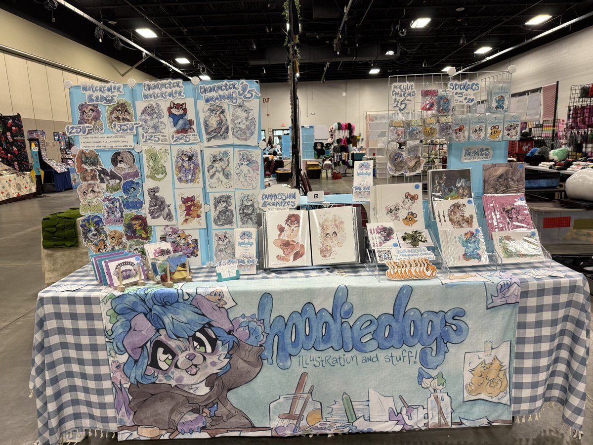 hoodiedogs_'s tweet image. all set up at the carolina furfare dealers den!!! hope to see some of yall this weekend c: 💞