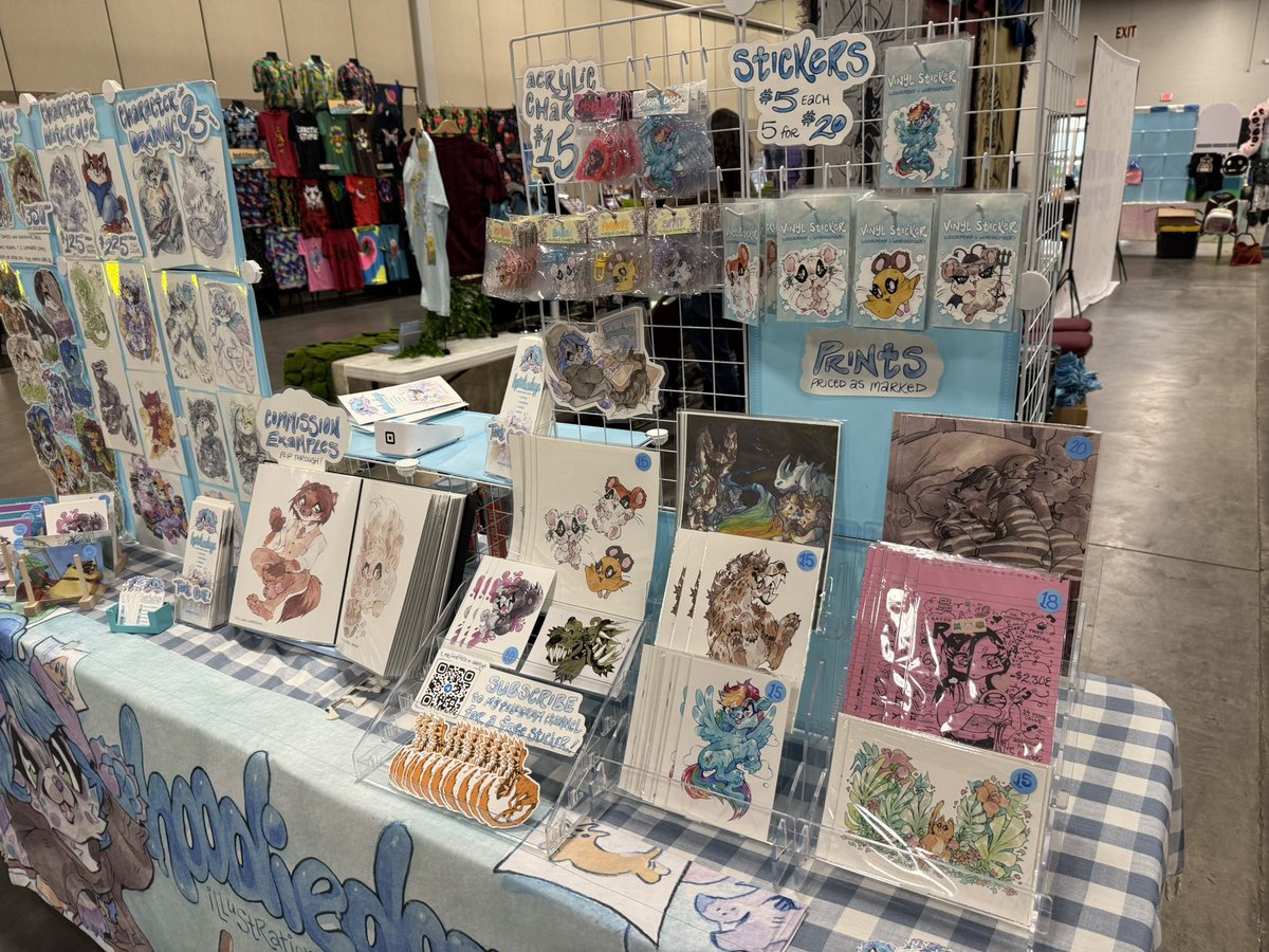 hoodiedogs_'s tweet image. all set up at the carolina furfare dealers den!!! hope to see some of yall this weekend c: 💞