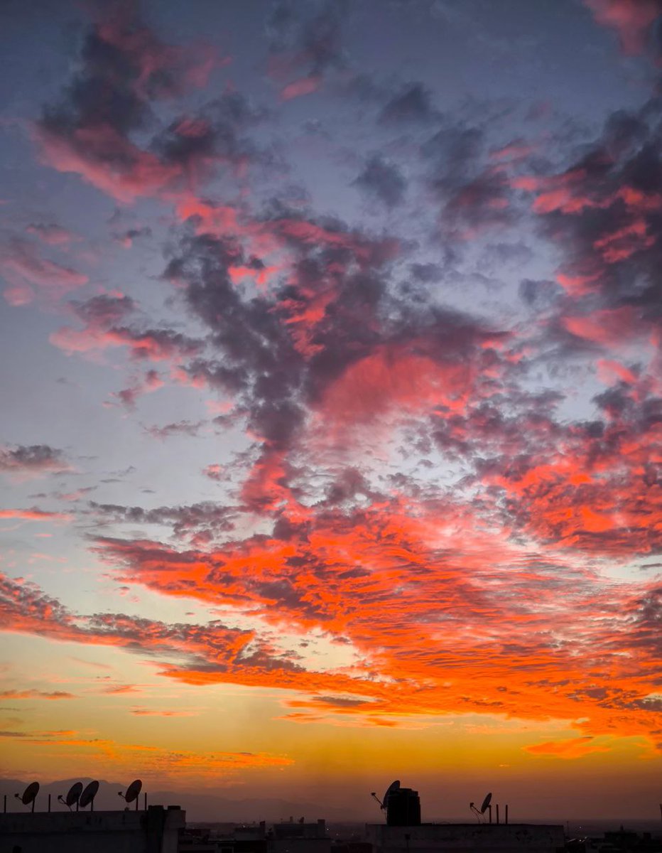 smartphone_astr's tweet photo. #dramatic_sky at #sunset by our member @VEGAmine42 
#Mi 13t pro
Stock cam 
Edited in LM / #mobilephotography #sunsetphotography #cloudscape #skyphotography @SunsetStats @ThePhotoHour https://t.co/iXkFKIBrwh