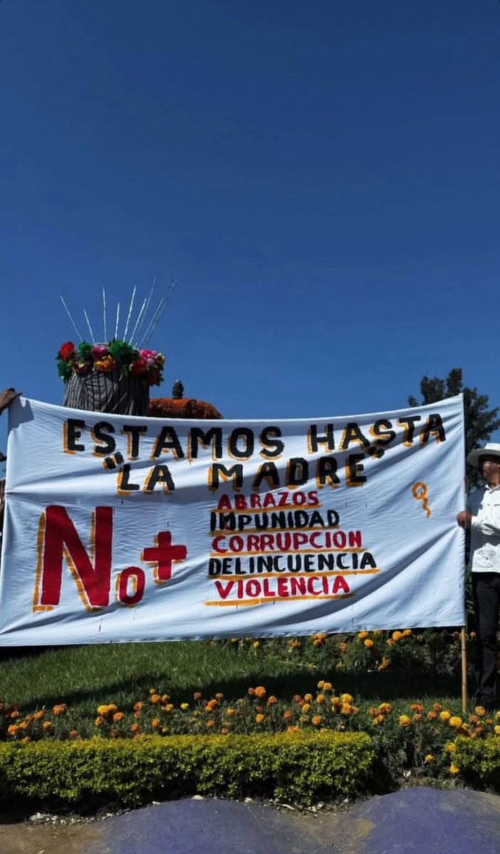 HgSache's tweet photo. URUAPAN NO SE QUEDA CALLADO 
#CARLOSNOMURIOELGOBIERNOLOMATO
#JUSTICIACARLOSMANZO
#JUSTICIAMICHOACAN https://t.co/8qXJlDhBNy