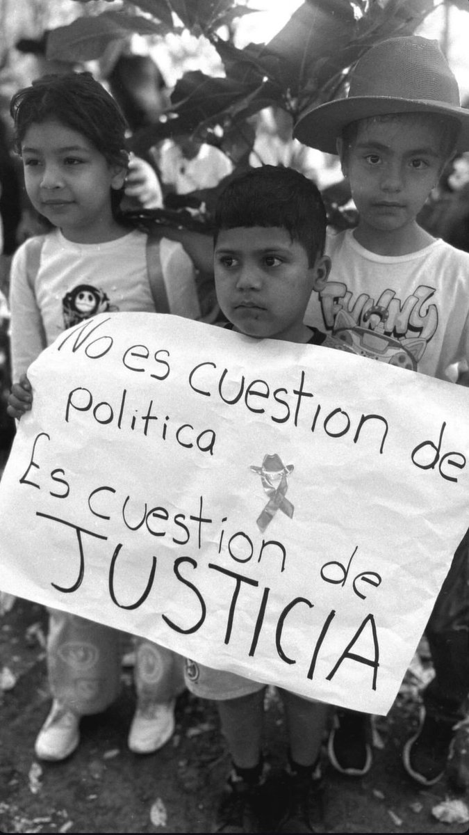 HgSache's tweet photo. URUAPAN NO SE QUEDA CALLADO 
#CARLOSNOMURIOELGOBIERNOLOMATO
#JUSTICIACARLOSMANZO
#JUSTICIAMICHOACAN https://t.co/8qXJlDhBNy
