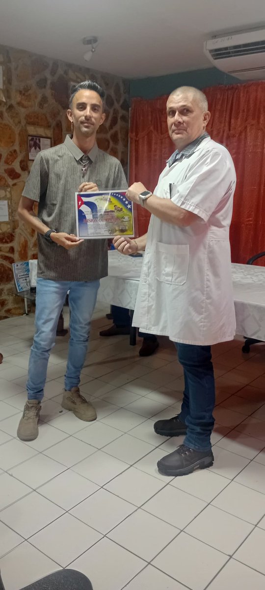 CubacooperaveG's tweet photo. Se realiza el acto de despedida al colaborador Abel Quesada Rodes que viaja a la Patria con la satisfacción del deber cumplido, siendo condecorado con el sello 16 de Abril por su excelente recorrido.
¡Éxitos en la Patria!
#CubaPorLaVida #CubaCoopera https://t.co/ROglQCttzG