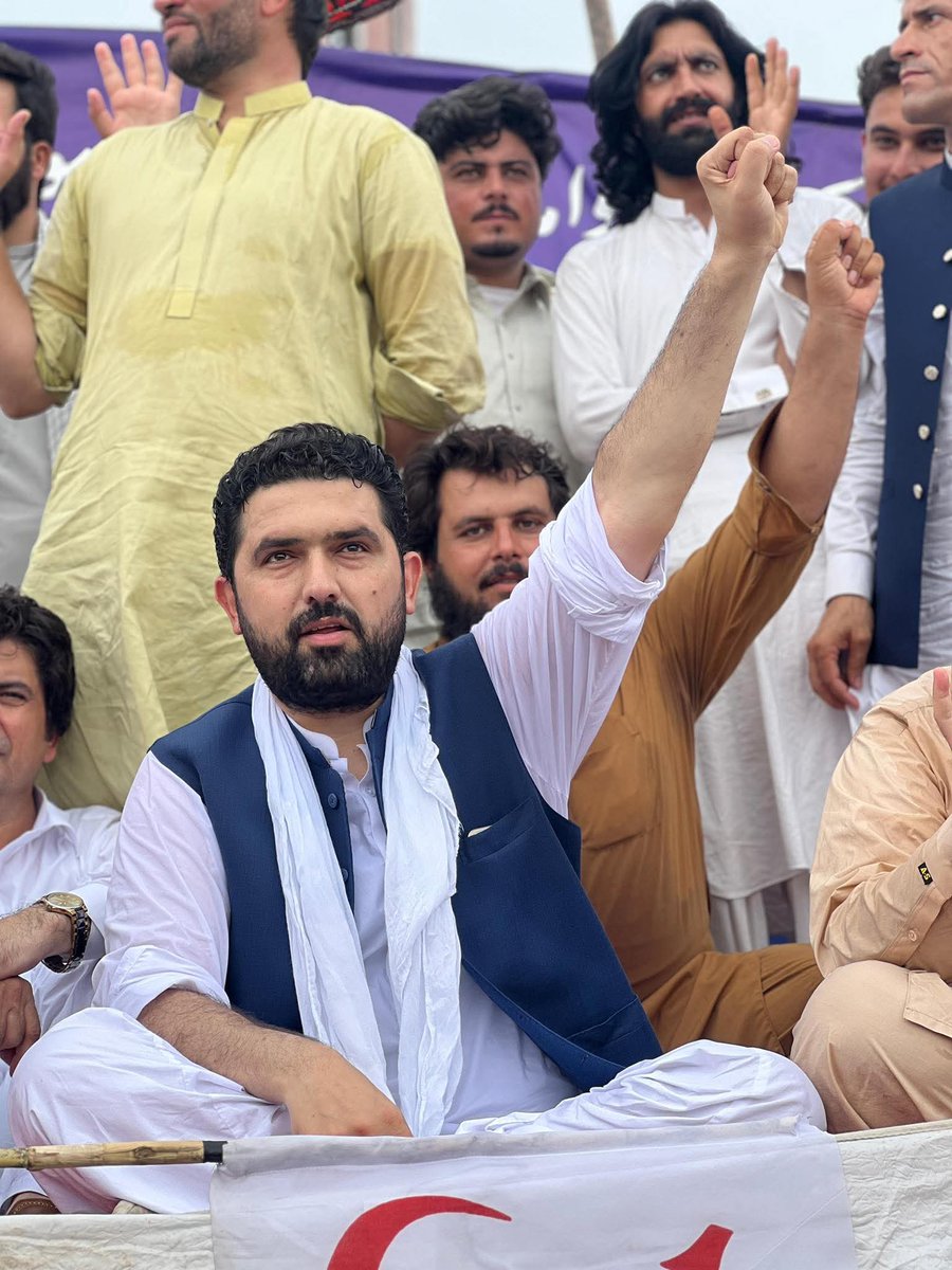 Newswaveurdu's tweet photo. میری نااہلی کی باتیں ہو رہی ہیں، نااہلی اور کُرسی کو چھوڑیں عمران خان کے نظریے کے لیے اگر میری جان بھی جاتی ہے تو بھی پیچھے نہیں ہٹوں گا
 سہیل آفریدی
#عزم_مزاحمت_اور_امن #مریدکےجوڈیشل_کمیشن_بناؤ 
#kpkassembly @SohailAfridiISF https://t.co/uC6INpq7Hl