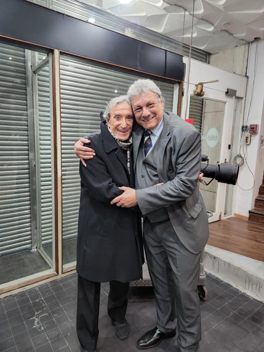 KesmanAlberto's tweet photo. Querido Cacho !! Nunca te voy a olvidar! Fuiste un fenómeno de la TV !! Un símbolo del Canal y un gran compañero siempre !! QEPD❤️ https://t.co/YURIrH1Ibp