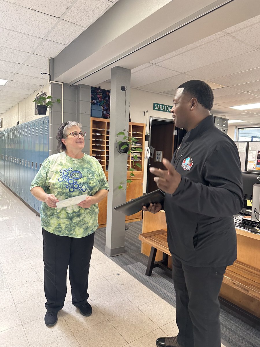 We hosted famous character day today to round off our #SpiritWeek &amp; you’ll never guess who showed up out of the blue 🏈 

The one and only <a href="/leap36/">leroy butler (blue check)</a> came through to say HI to our <a href="/WSA_Saratoga/">WSA: STEM -Saratoga Campus</a> fam 😮‍💨 and was one of the coolest dudes ever!

#PackerNation was feeling good today! 👍🏽