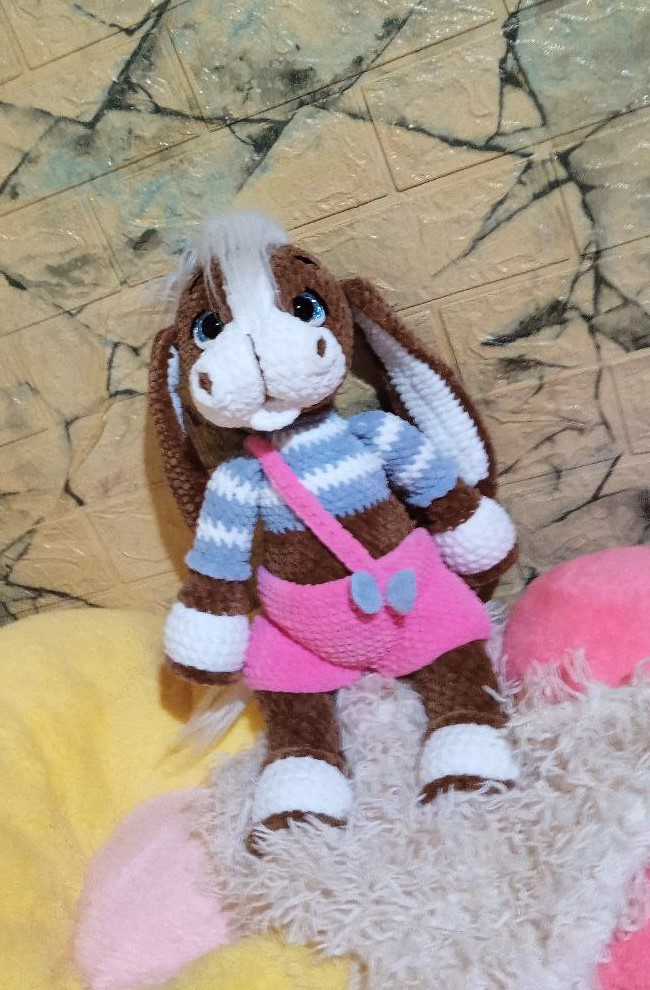 AnaVasic2's tweet image. A ovo posebno magarence sam cuvala za kraj. 44 cm visina, prelepe plave krupne i sjajne oke, malo nesavrsena &quot; frizura&quot;  koju mogu srediti( podsisati),  a mogu i ostaviti ovako da se moze menjati.😂Meni je licno najsladje kad je skroz rascupano 💝💖💘