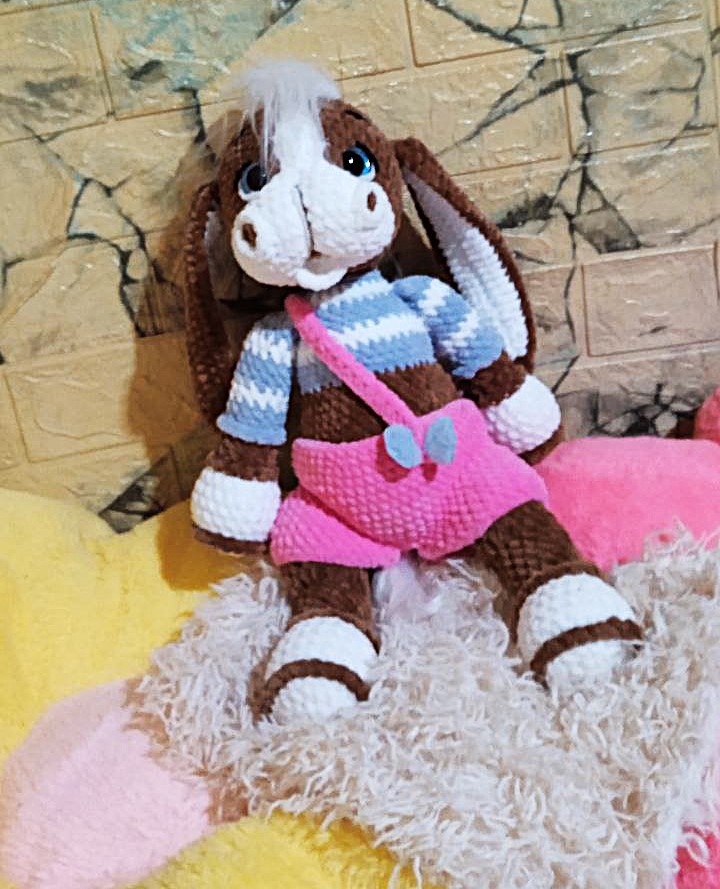 AnaVasic2's tweet image. A ovo posebno magarence sam cuvala za kraj. 44 cm visina, prelepe plave krupne i sjajne oke, malo nesavrsena &quot; frizura&quot;  koju mogu srediti( podsisati),  a mogu i ostaviti ovako da se moze menjati.😂Meni je licno najsladje kad je skroz rascupano 💝💖💘