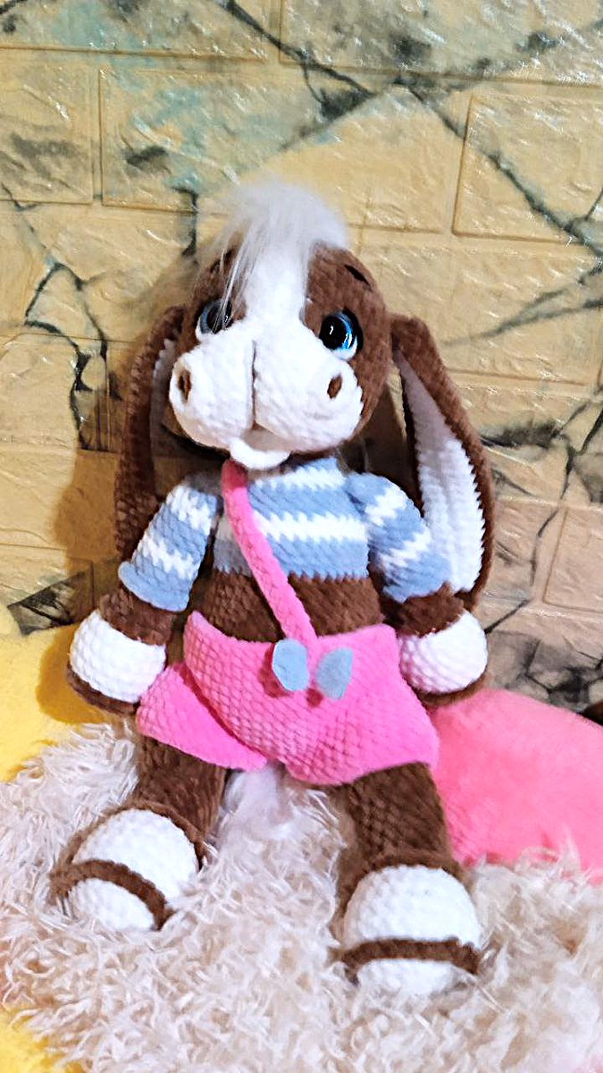 AnaVasic2's tweet image. A ovo posebno magarence sam cuvala za kraj. 44 cm visina, prelepe plave krupne i sjajne oke, malo nesavrsena &quot; frizura&quot;  koju mogu srediti( podsisati),  a mogu i ostaviti ovako da se moze menjati.😂Meni je licno najsladje kad je skroz rascupano 💝💖💘