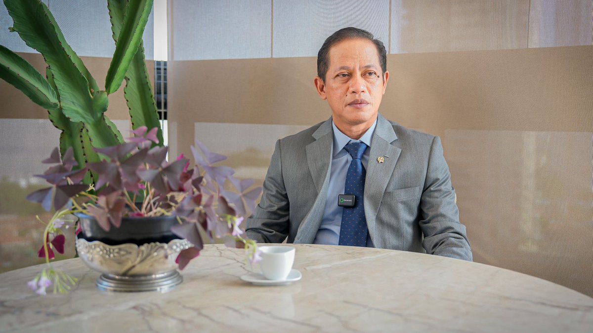 Di #COP30, Indonesia menunjukkan kepemimpinan iklim melalui kebijakan nyata: investasi hijau US$7,7 miliar/tahun, penghentian PLTU baru, percepatan energi terbarukan, penurunan deforestasi 75%, serta perlindungan 1,4 juta ha hutan adat.
#AksiIklim #KLH