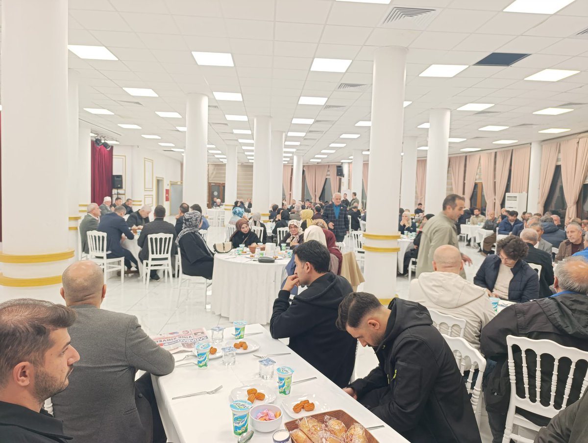 akkagithane's tweet photo. Belediye Meclis Üyemiz ve Meclis Başkanvekilimiz Nazmi Toro adına düzenlenen mevlid programına; İlçe Başkanımız Erkan Yıldırım, üç kademe yönetim kurulu üyelerimiz, mahalle başkanlarımız ve belediye meclis üyelerimizle birlikte katılım sağladık.

Merhum Nazmi Toro’yu rahmet ve minnetle anıyoruz. Allah mekanını cennet eylesin.