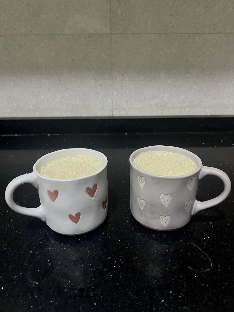 الناس زمان كانوا بيعملوا عصير وبيقدموا فاكهة للضيوف.

الناس دلوقتي: أقدملكم أحلى كوباية أيس كوفي تشربوها من إيدي.