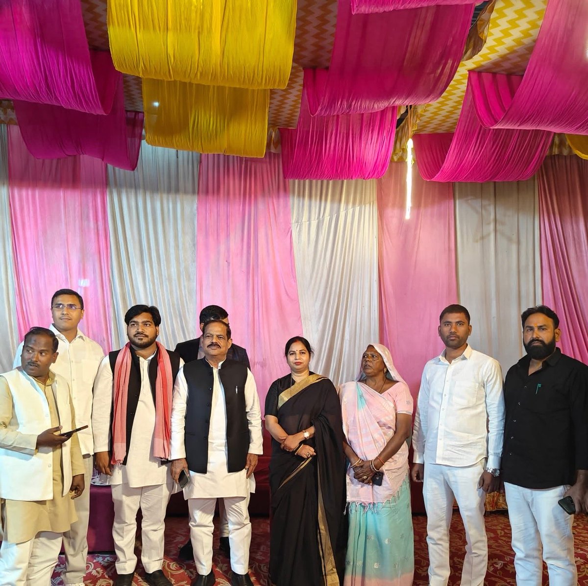 Gauravmla786's tweet image. हमारे भतीजे के जन्मदिन के मौके पर समाजवादी पार्टी के सांसद(मोहनलालगंज)माननीय आर के चौधरी जी, ब्लॉक प्रमुख (हैयरिंगटनगंज)अंकुर सेन यादव जी, पार्षद महोदया ममता रावत जी, बड़े भैया विजय सिंह यादव जी,बड़े भाई विनोद लोधी जी,बड़े भाई चौधरी शहरयार जी,भाई दारा सिंह यादव जी शामिल हुए
#PDA