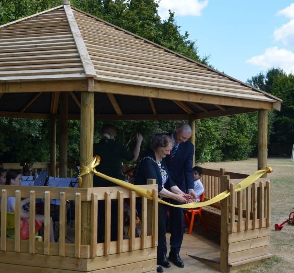 Jon4Twickenham's tweet image. Projects delivered in Lyne and in Thorpe in 2025 from the Your Fund Surrey Small Community Projects Fund. 

Great projects delivered but with more to do.

#gettingthingsdone