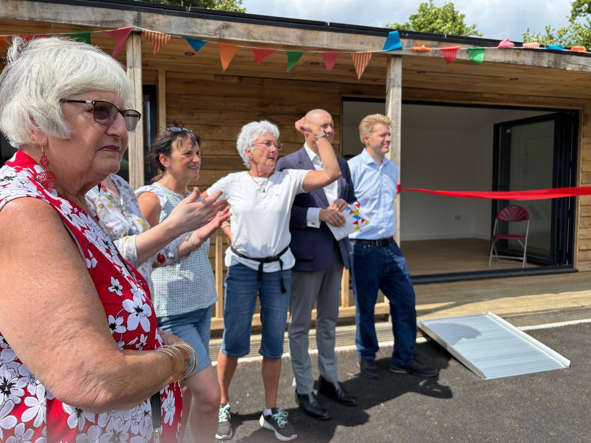 Jon4Twickenham's tweet image. Projects delivered in Lyne and in Thorpe in 2025 from the Your Fund Surrey Small Community Projects Fund. 

Great projects delivered but with more to do.

#gettingthingsdone