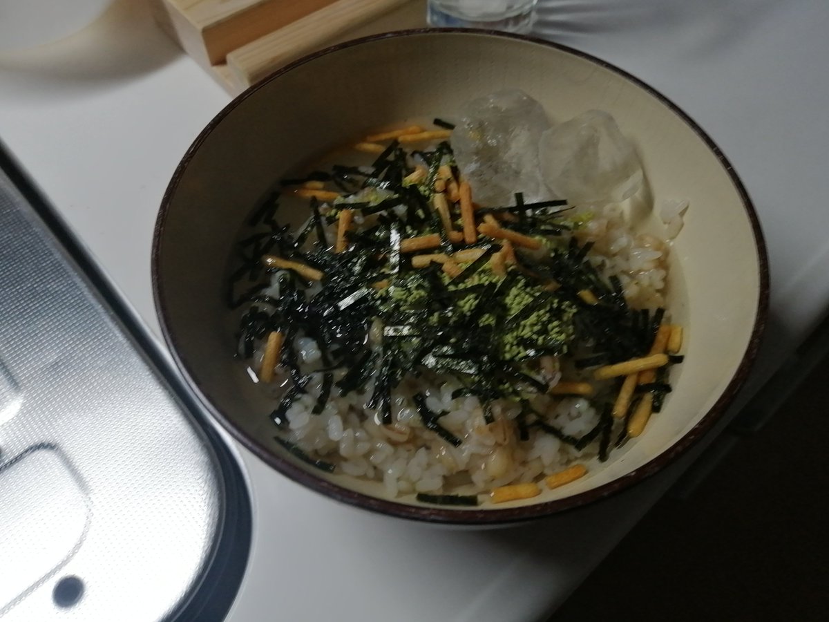 季節的にもう遅い冷やし茶漬けを食う