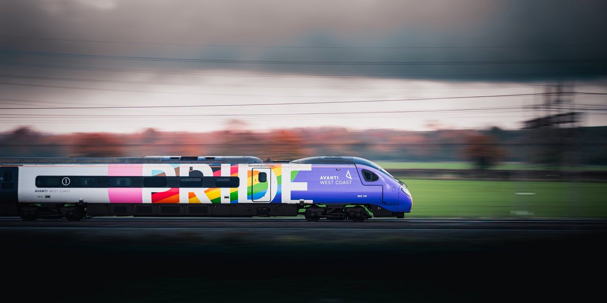 JamesHardingFX's tweet photo. Lest we forget ❤️
•
@AvantiWestCoast 
@AlstomUK 
@HitachiRailENG 
@networkrailWCML 
@networkrail 
•
#Poppy #Remembrance  #RemembranceDay #AvantiWestCoast #TravelByTrain #Pendolino #Railway #Pride https://t.co/kyjVWUgZra