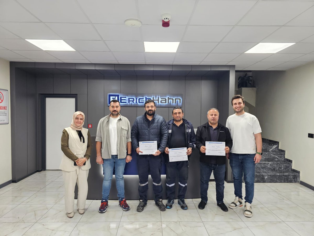 eosbmegem's tweet photo. ERİCH HAHN Makine firmasında görev yapan çalışanlara yönelik “Kalite Kontrol ve Boyutsal Ölçüm” konulu firma içi eğitim programı başarıyla tamamlandı.
Eğitim sonunda başarılı olan personellere eğitim sertifikaları MEGEM Genel Koordintörü Aytekin Sayal tarafından verildi. https://t.co/TaDgu2GQ9W