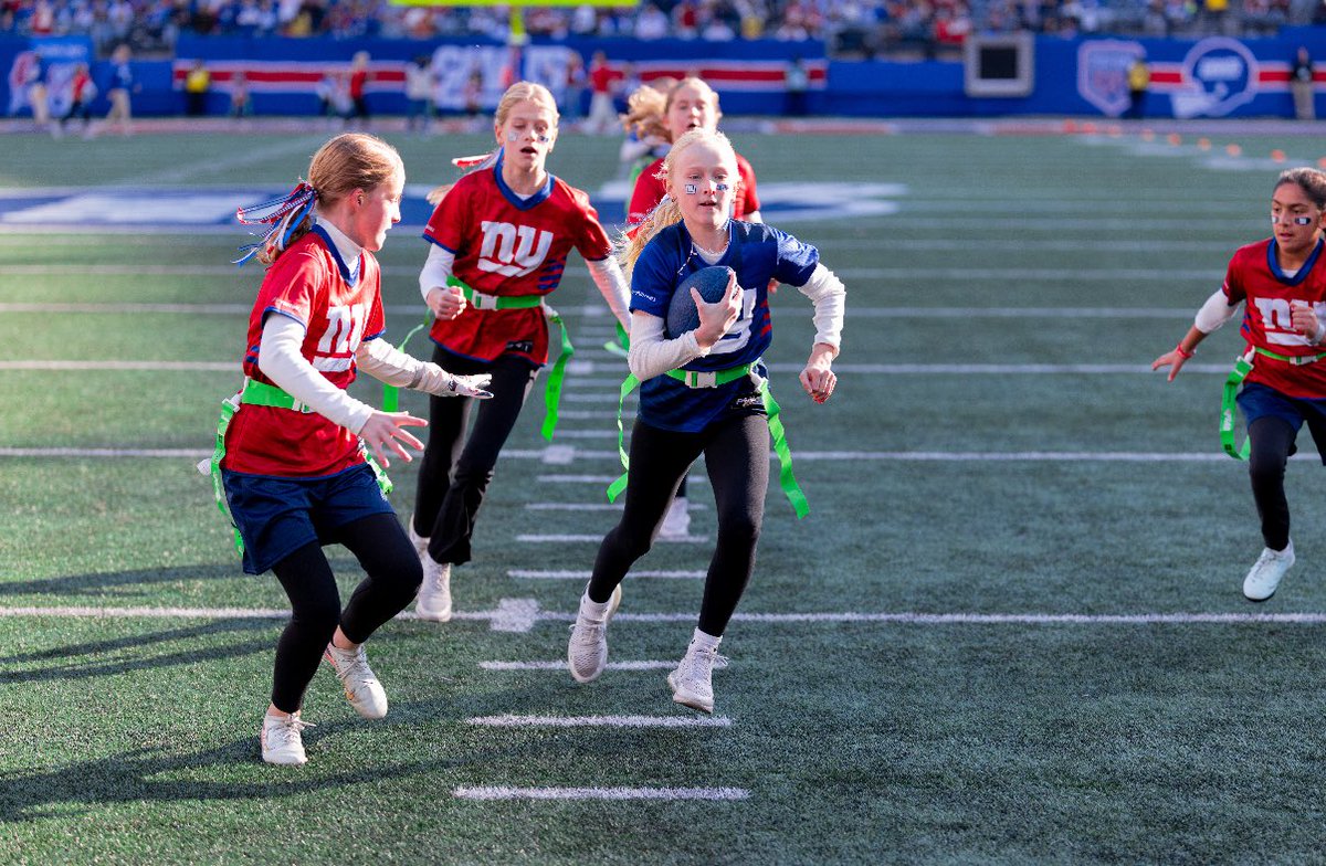 GiantsCRDept's tweet photo. The Greenwich Girls Flag Football League showed out during their halftime exhibition game at MetLife Stadium last week! https://t.co/jxbTGFjPxg
