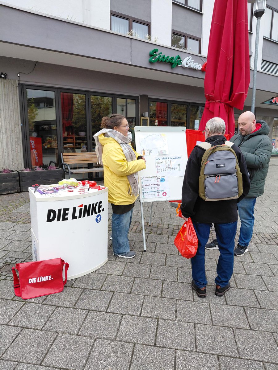 Wir haben heute mit Euch auf dem Markt in Nieder-Roden darüber gesprochen, welche Verbesserungen Ihr Euch für Rodgau wünscht. Die besten Eurer Ideen kommen in unser Wahlprogramm für die Kommunalwahl. Außerdem haben wir Euch über unsere Mietenkampagne informiert. #Mieten #antifa