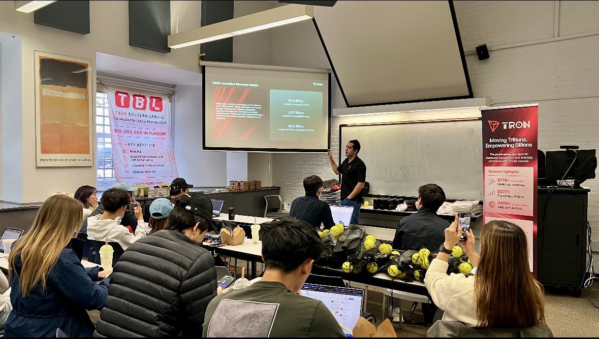 Studios2k's tweet image. The #TRON Academy continues this week at @Columbia and @Harvard.

Two days. Two campuses. One mission.

Empowering the next generation of builders. 💪