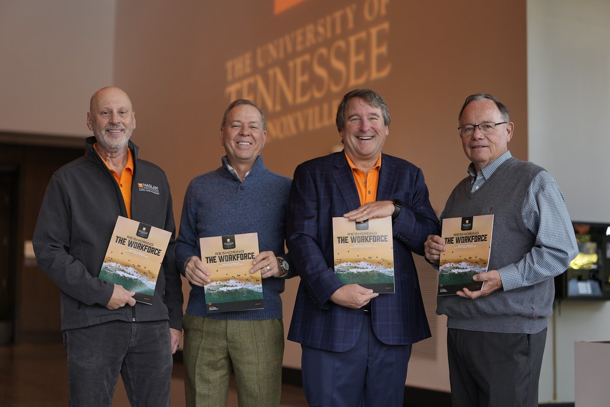 At #Fall2025SCF, we distributed copies of our new white paper, "Reshoring the Workforce: Bridging America’s Manufacturing Talent Gap." <a href="/HaslamUT/">Haslam Business</a> professors <a href="/alan4logistics/">Alan Amling</a> &amp; Darrell Edwards share strategies based on extensive research. Free download 👉 hubs.la/Q03SflcJ0