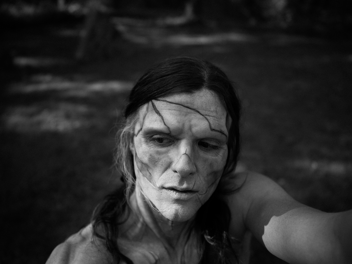 TheCinesthetic's tweet photo. Jacob Elordi’s selfies from the set of ‘Frankenstein.’ https://t.co/nvAN73lypv