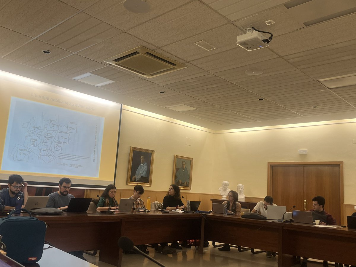 monarqhispanUCM's tweet photo. 📸 🛡️ La semana pasada tuvimos la conferencia inaugural de nuestro Seminario Internacional de la mano de Nuno Gonçalo Monteiro (ICS-@NOVAunl), que nos propuso una dimensión metodológica  para el estudio de las noblezas en España y Portugal. ⚜️¡Gracias a quienes nos acompañaron! https://t.co/SKH06BfjOD