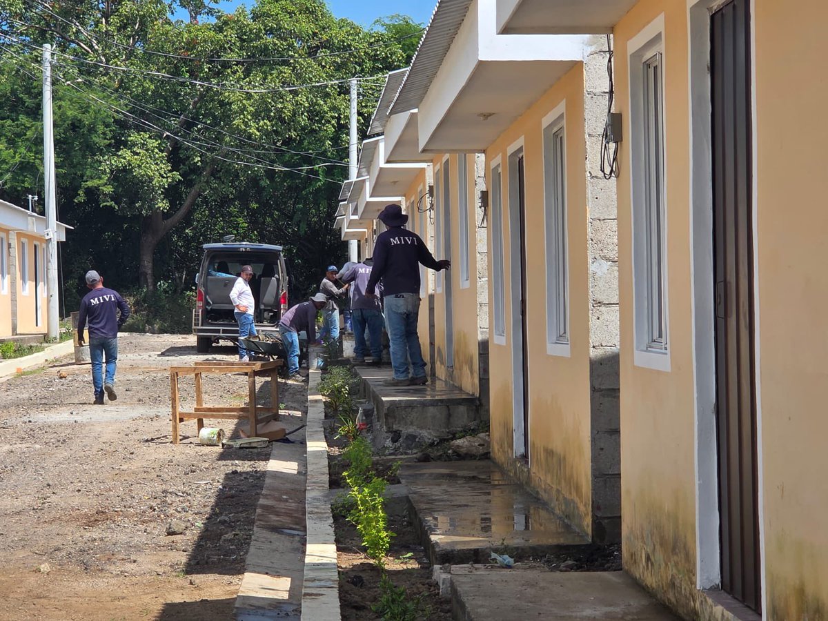 En San Miguel, 44 familias pronto tendrán las llaves de su nueva casa, el proyecto está en la etapa final en la que nuestras cuadrillas realizan la limpieza, retoques finales en cada vivienda, pintar áreas comunes y siembra de plantas. 

El 86% de las beneficiarias de este