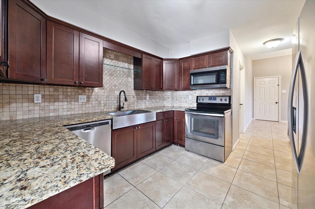 HintonHomeTeam's tweet image. ✨ Easy living in Memorial West!
$325K | 3BD, 2.5BA, 2,392 SF
Updated corner-lot townhome w/ open kitchen, private patio, new HVAC, pool, &amp;amp; clubhouse.

Zoned to Spring Branch ISD + close to Terry Hershey Park.
📞 Michelle Hinton 832-795-2246
#HoustonRealEstate #CompassHouston