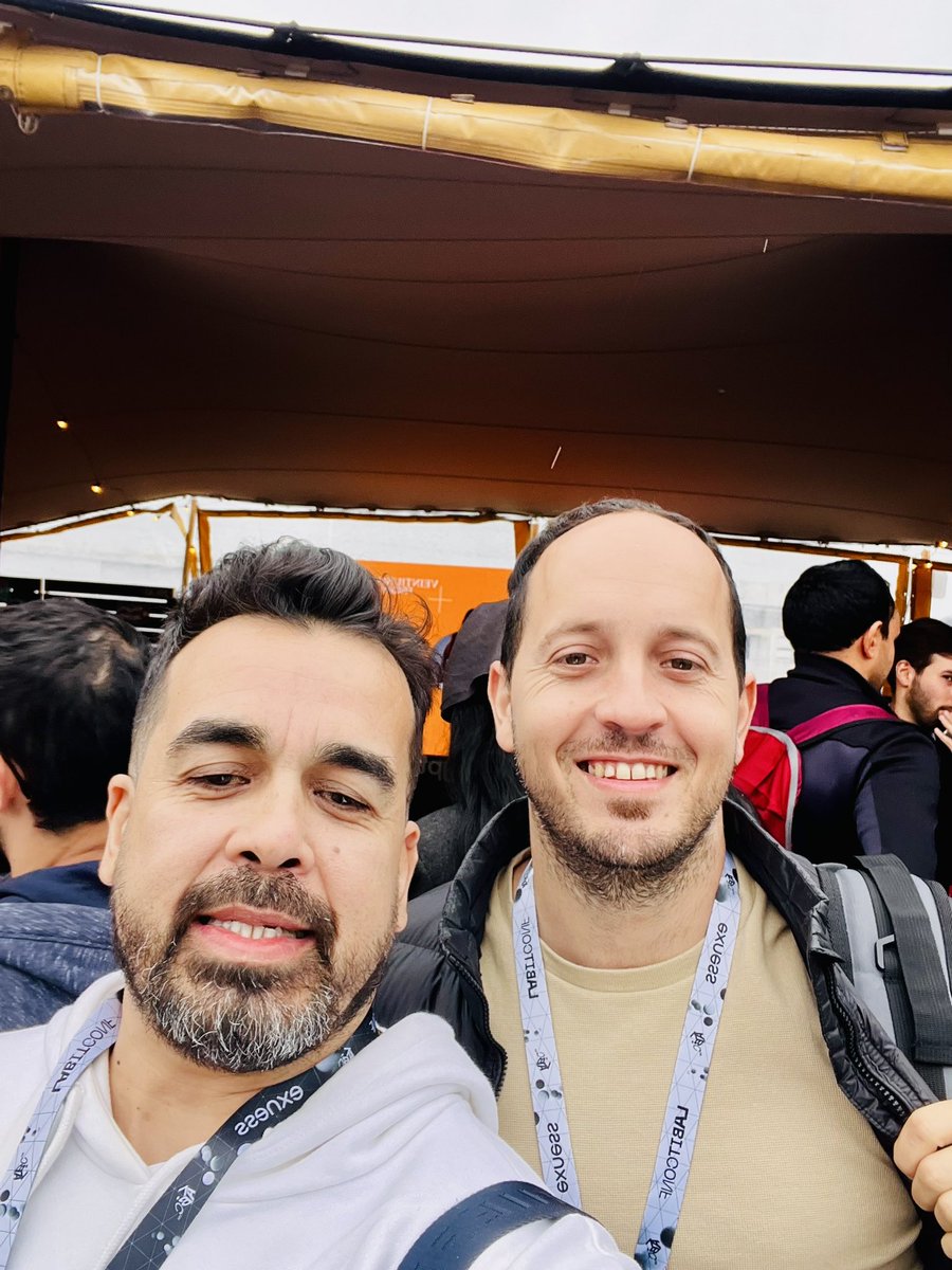 HMRD19's tweet image. Sergito!!! @tronco , Flaco @opasset !!! mira con quien estoy!!!
Muy contento de conocer esta pareja exitosa son divinos!!!
@yayimoralesok y @juanif17 .
Espero verlos en el asado, ya mandé el Mail.

#sandubernews 
#labitconf 🇦🇷 
@labitconf (excelente evento)