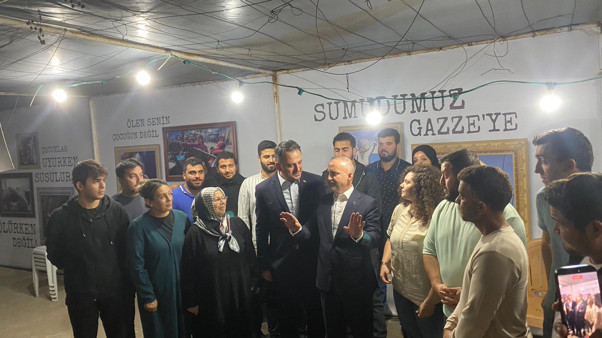 Filistin Dayanışma Çadırı - Lefkoşa

T.C. İçişleri Bakan Yardımcısı Bülent Turan, T.C. Gençlik ve Spor Bakan Yardımcısı Enes Eminoğlu ve 15 Temmuz Derneği Genel Başkanı İsmail Hakkı Turunç Beyler Gazze'deki Soykırmı anlatmak için oluşturmuş olduğumuz alana ziyarette bulundular.