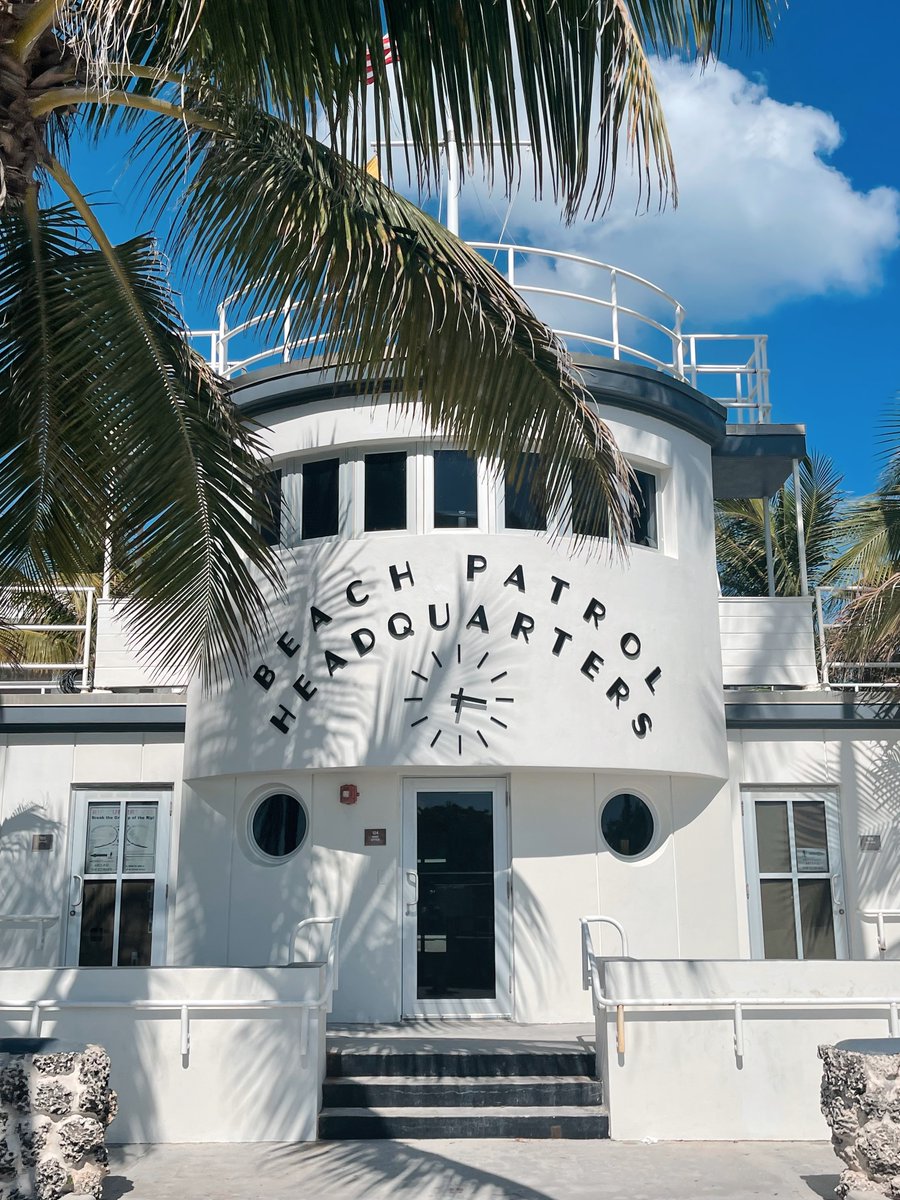 #ArtTour --> Experience The Official Art Deco Walking Tour by the Miami Design Preservation League on Sunday, November 9th from 10:30am – 12:30pm. This 1.5 to 2-hour walking tour provides an introduction to the Art Deco <a href="/MDPL1976/">Miami Design Preservation League</a> 
themiamiartscene.com/event/the-offi…