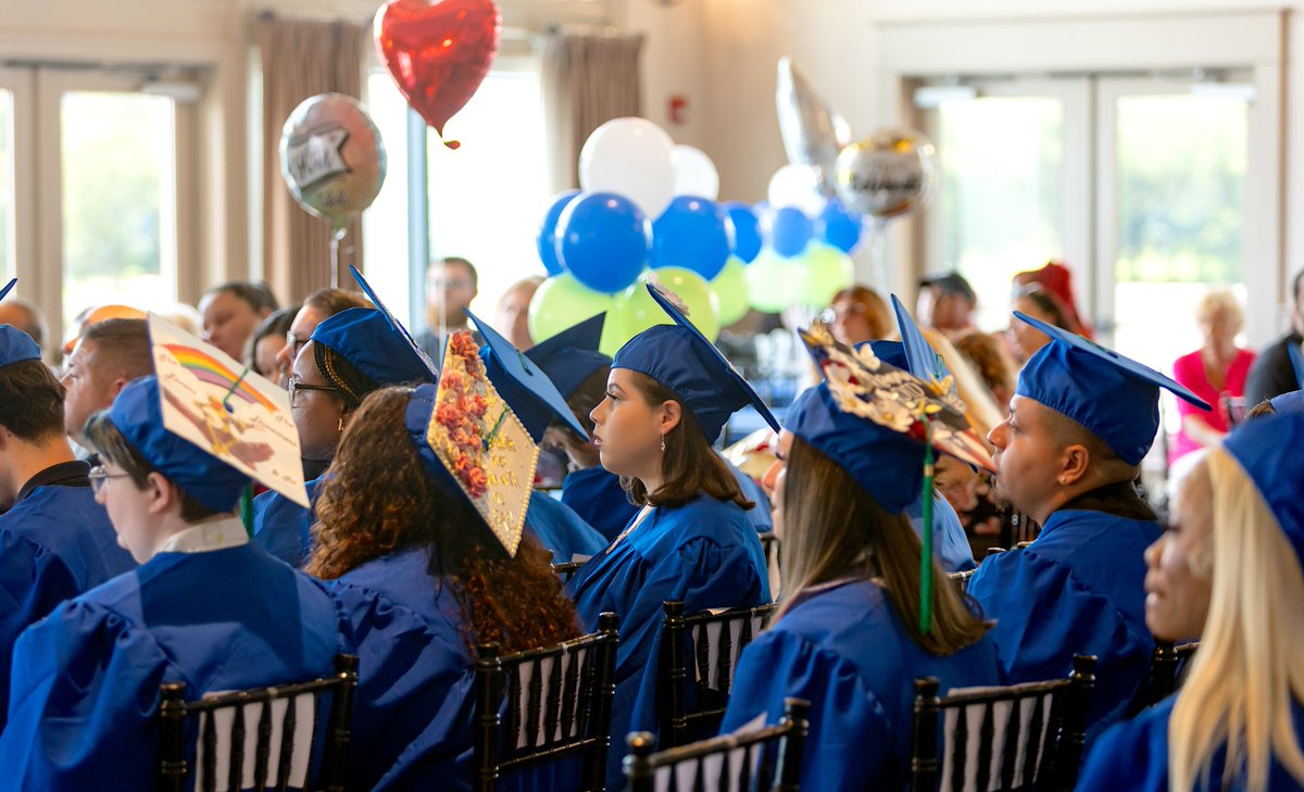 💙 Feel Good Friday! Every thrifted find helps someone take their next step. Through Goodwill’s Helms Academy, adults can earn their high school diploma + build English skills — tuition free. A fresh start is always possible.
#FeelGoodFriday #HelmsAcademy #ThriftWithPurpose