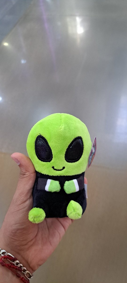 Won him in a crane game, his name is Bobby #alien