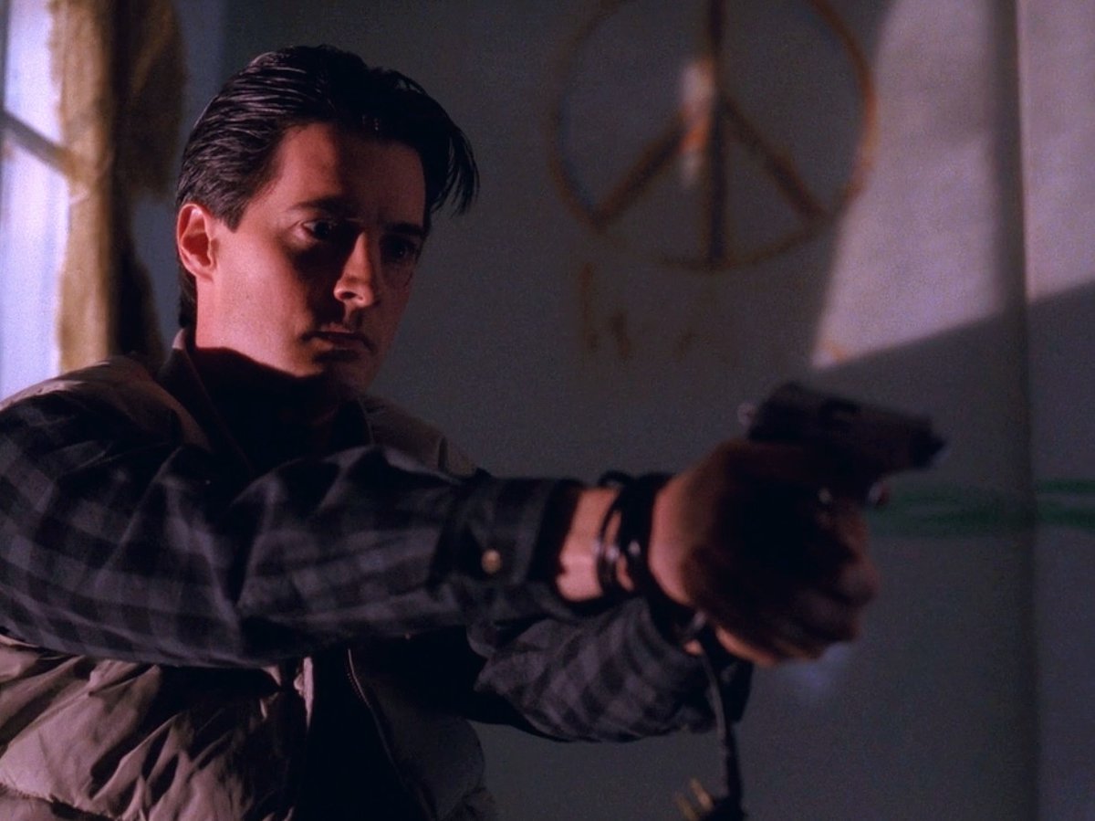 choppingwoodpod's tweet photo. Friday night in Twin Peaks https://t.co/wJyiMzOJzS